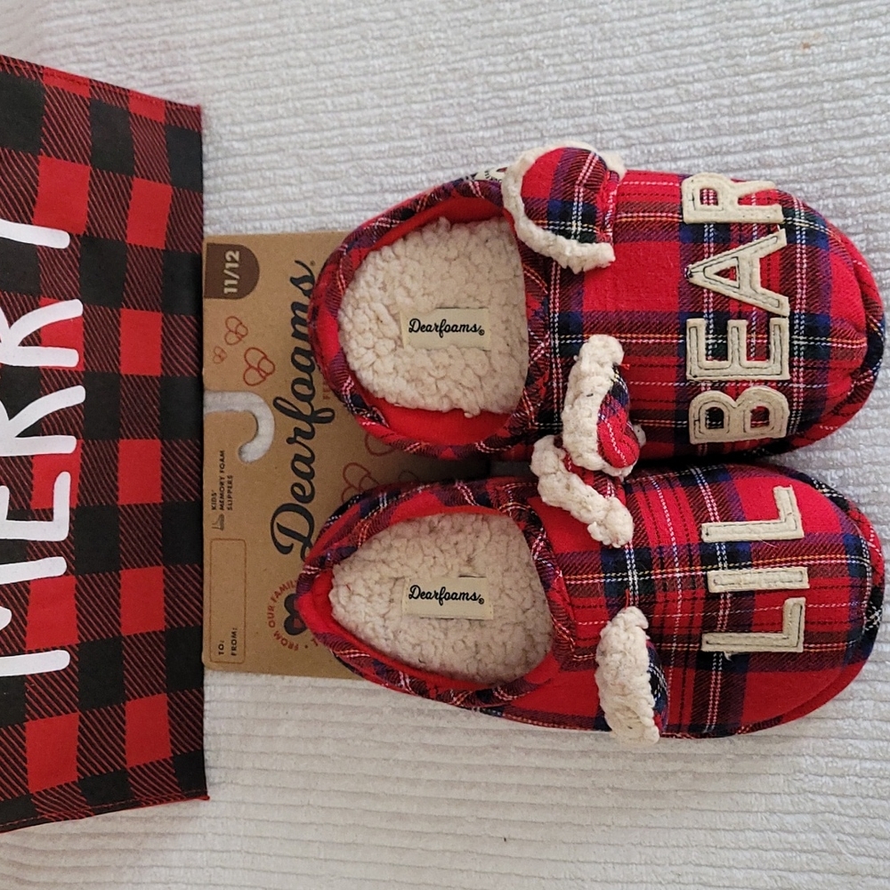 Dearfoams kid's memory foam slippers